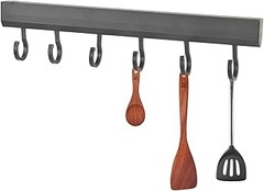 Guía paso a paso para instalar soportes y barras con ganchos en la cocina